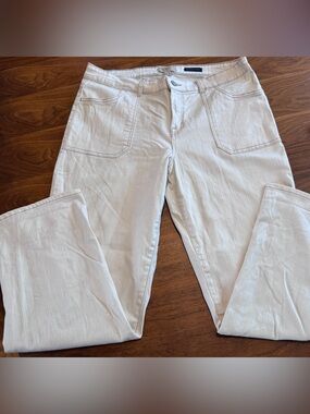 Logo Lori Goldstein Boyfriend Basic Vintage Wash Cream Jeans in EUC Straight 14